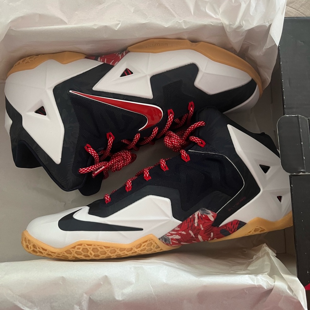 Nike LeBron XI in White and blue “Independence Day”